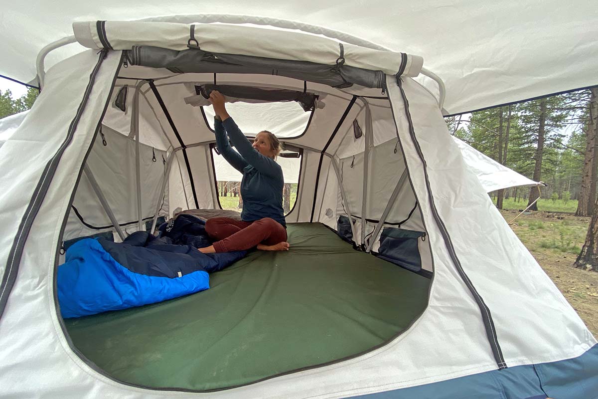 Tent with open outlet roof